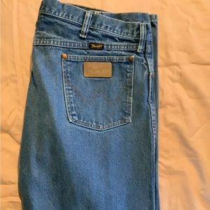 Mens faded Cowboy Cut Original Fit Wrangler Jeans. Style 13MWZ. Size 40x36